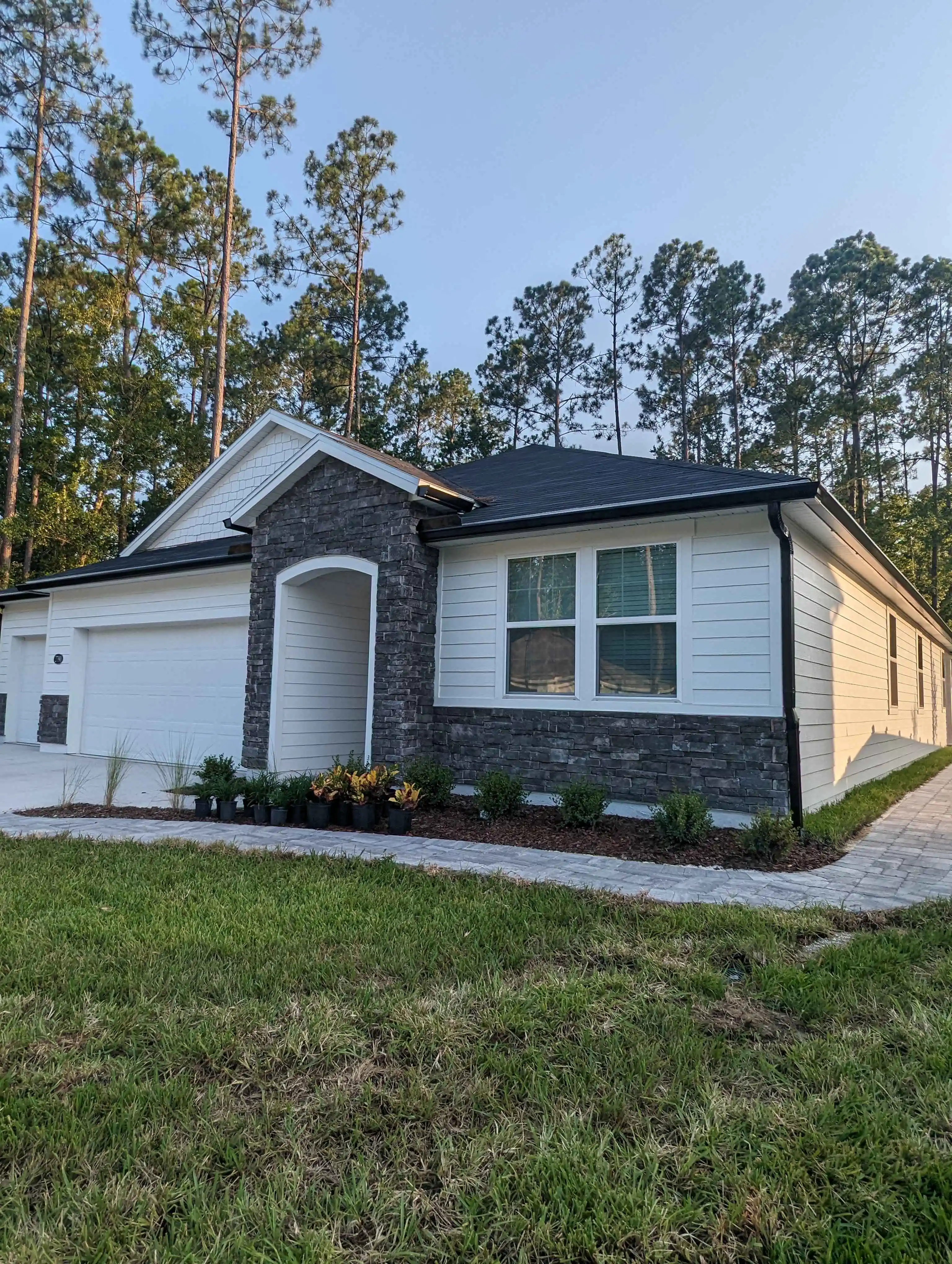 How much does it cost to install gutters around a house?